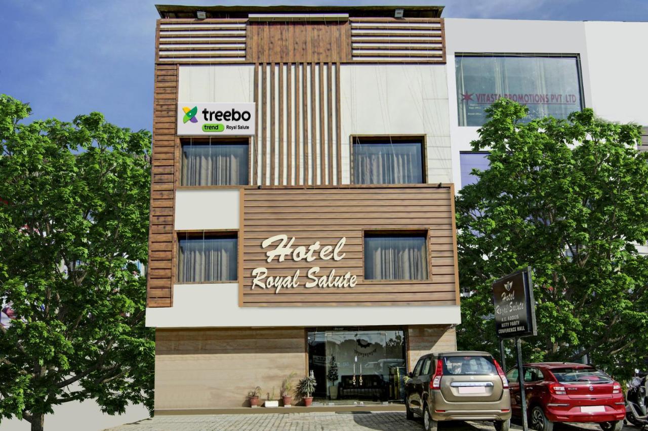 Hotel Treebo Royal Salute, Zirakpur Exteriér fotografie