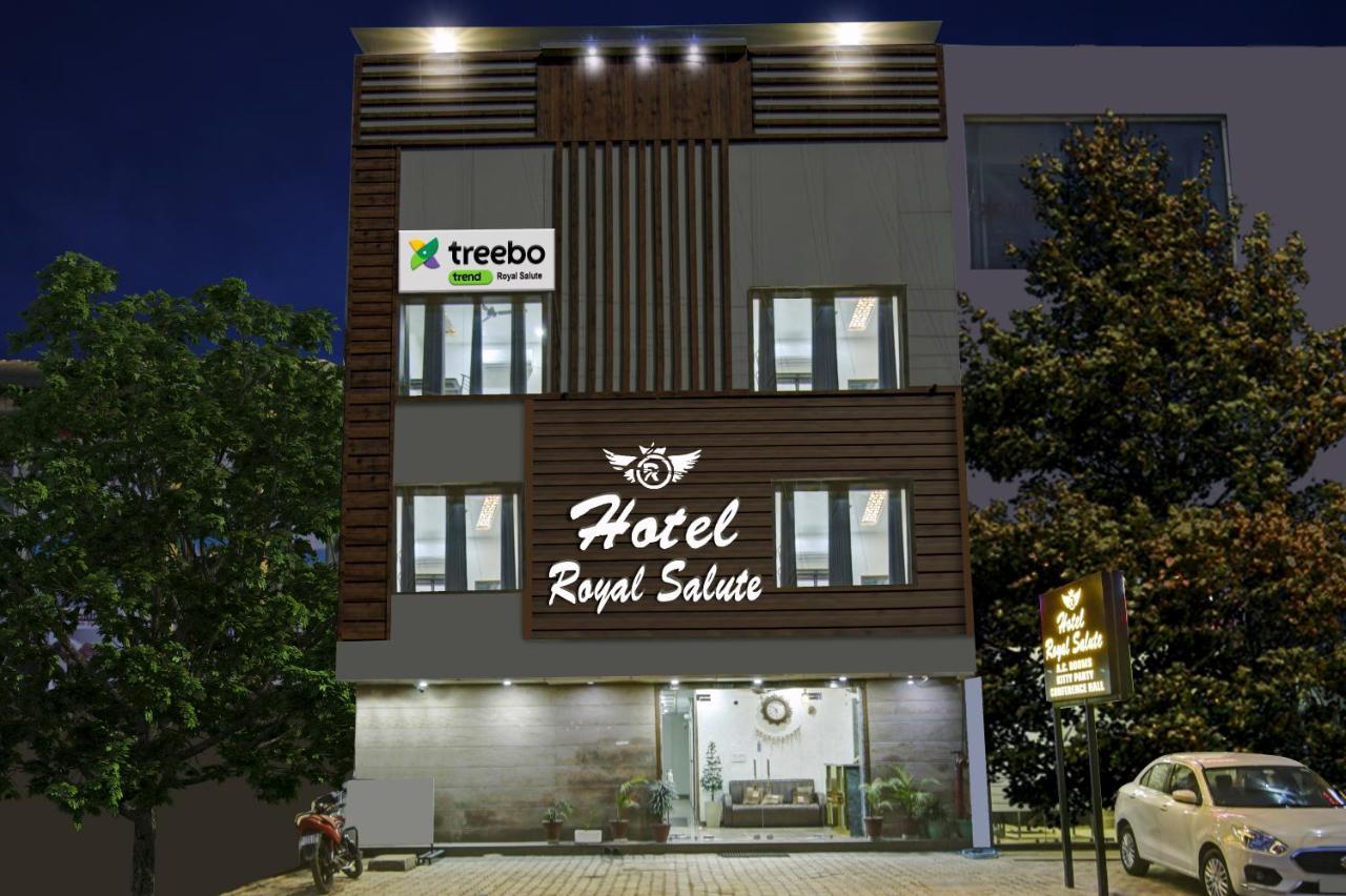 Hotel Treebo Royal Salute, Zirakpur Exteriér fotografie