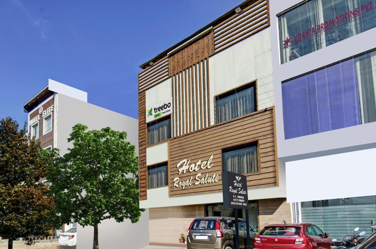 Hotel Treebo Royal Salute, Zirakpur Exteriér fotografie