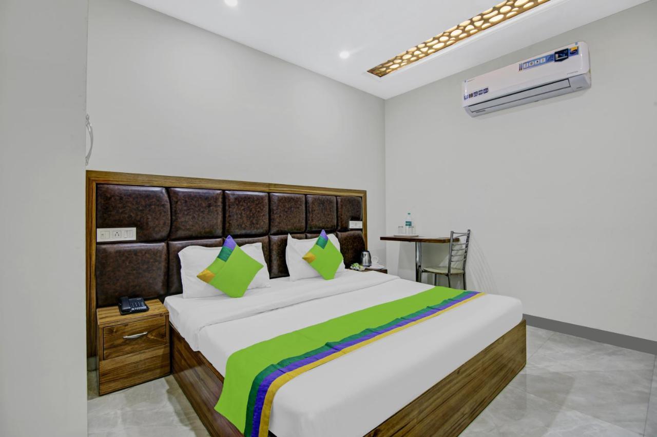 Hotel Treebo Royal Salute, Zirakpur Exteriér fotografie