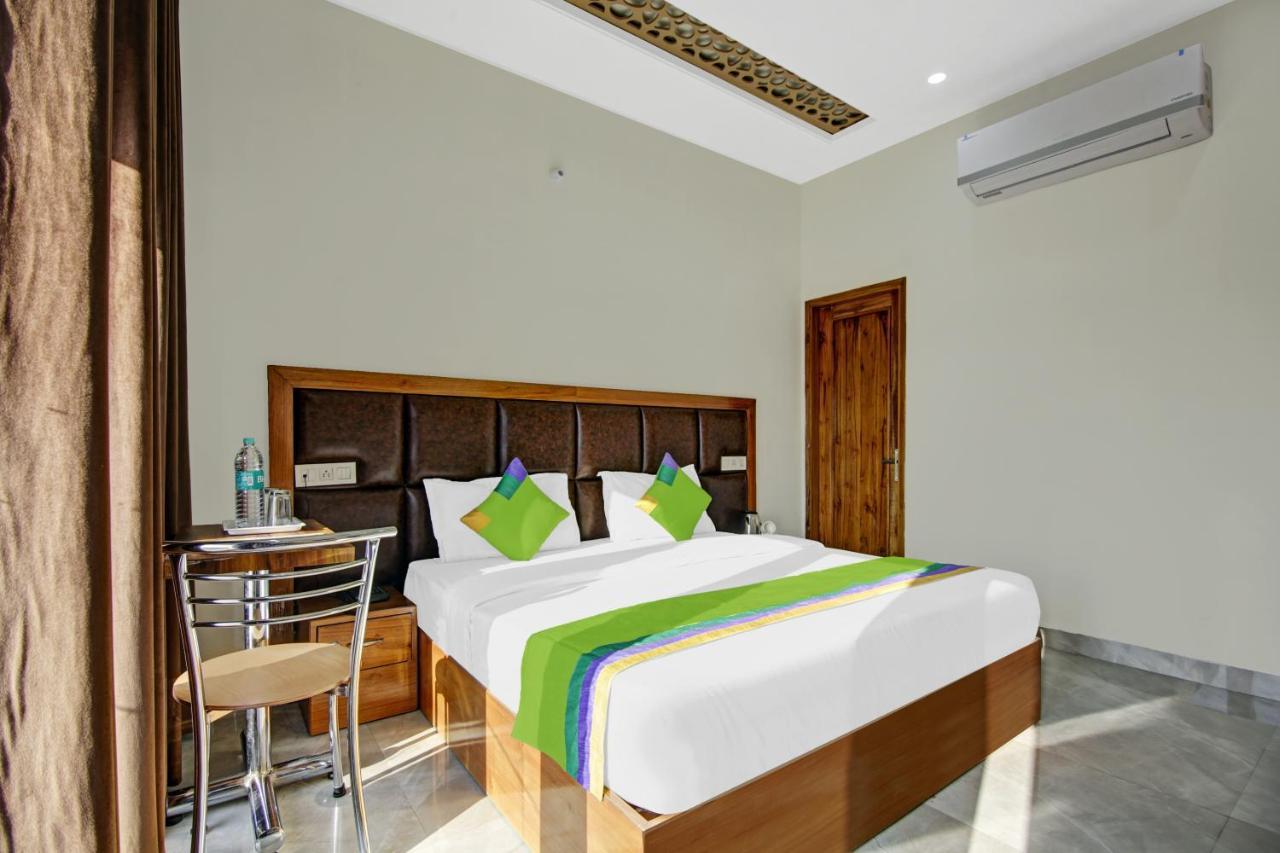Hotel Treebo Royal Salute, Zirakpur Exteriér fotografie