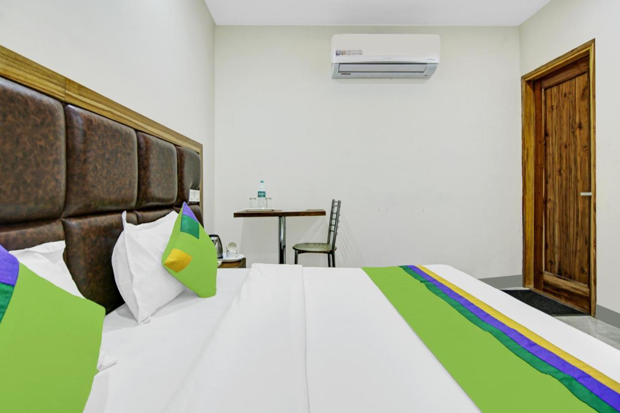 Hotel Treebo Royal Salute, Zirakpur Exteriér fotografie